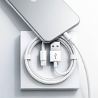 Cabo USB Lightning para iPhone conectado ao iPhone